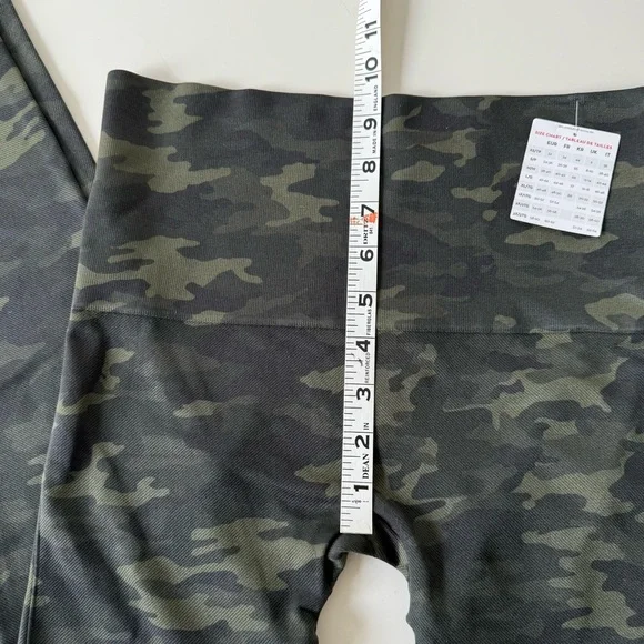 NWT Spanx Green Camo Leggings/Tights/Shapewear Ladies Size Medium (6/8) - Picture 13 of 14